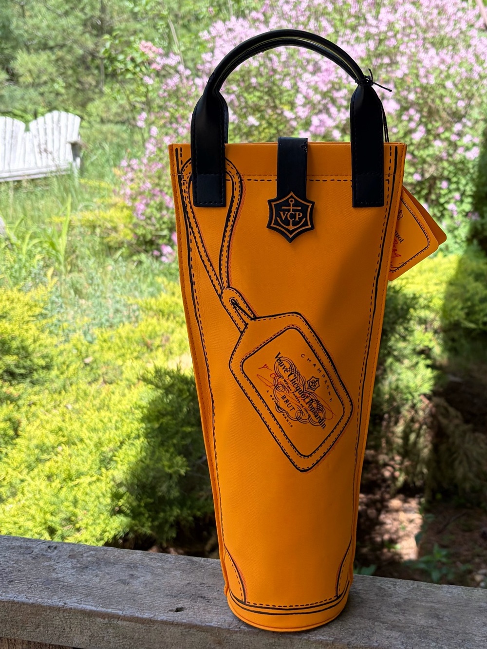 Bag VERVE CLICQUOT PONSARDIN Yellow Lable Brut Cooler Tag Vintage Gold Black